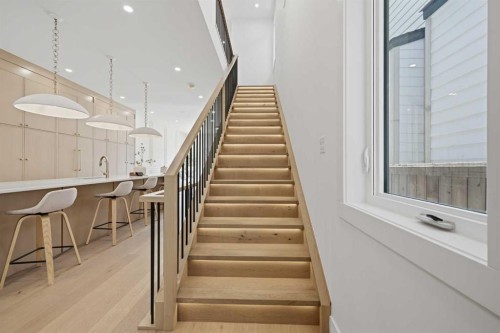 409 28 Avenue Nw, Calgary, AB - Indoor Photo Showing Other Room