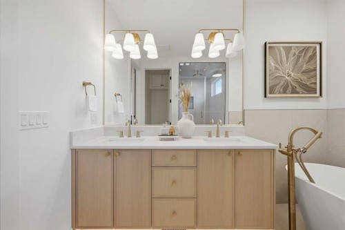 409 28 Avenue Nw, Calgary, AB - Indoor Photo Showing Bathroom