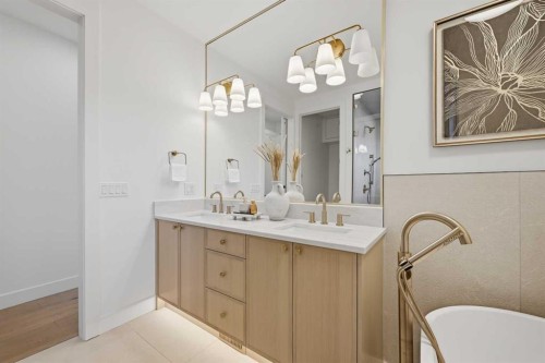 409 28 Avenue Nw, Calgary, AB - Indoor Photo Showing Bathroom