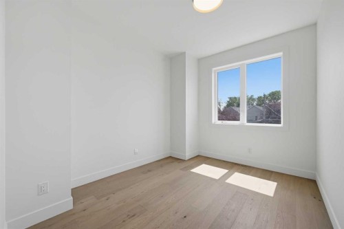 409 28 Avenue Nw, Calgary, AB - Indoor Photo Showing Other Room