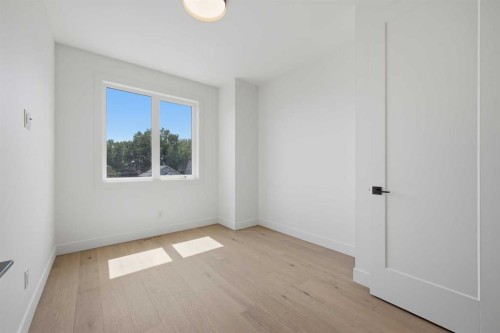 409 28 Avenue Nw, Calgary, AB - Indoor Photo Showing Other Room