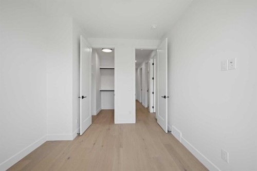 409 28 Avenue Nw, Calgary, AB - Indoor Photo Showing Other Room