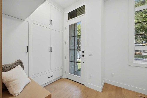 409 28 Avenue Nw, Calgary, AB - Indoor Photo Showing Other Room