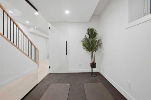 409 28 Avenue Nw, Calgary, AB - Indoor Photo Showing Other Room