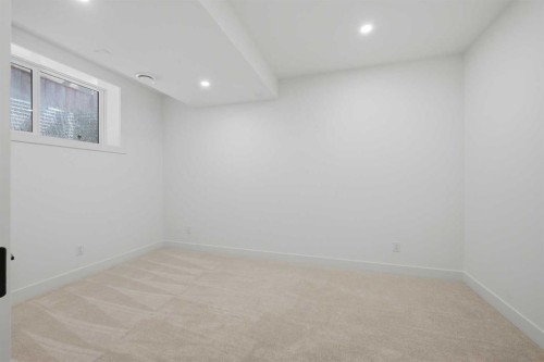 409 28 Avenue Nw, Calgary, AB - Indoor Photo Showing Other Room