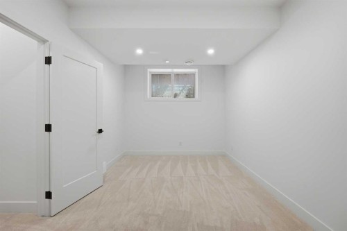 409 28 Avenue Nw, Calgary, AB - Indoor Photo Showing Other Room