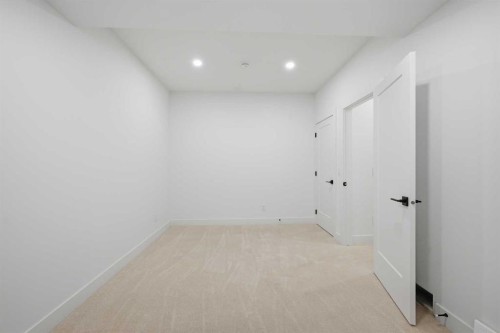 409 28 Avenue Nw, Calgary, AB - Indoor Photo Showing Other Room