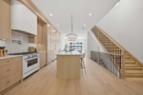 409 28 Avenue Nw, Calgary, AB - Indoor Photo Showing Kitchen