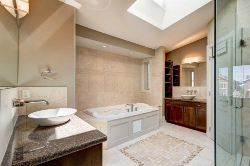 51 Aspen Meadows Green Sw, Calgary, AB - Indoor Photo Showing Bathroom