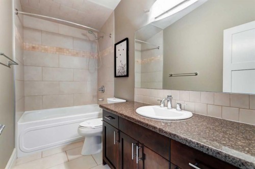 51 Aspen Meadows Green Sw, Calgary, AB - Indoor Photo Showing Bathroom