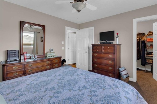 44 Ravenslea Crescent Se, Airdrie, AB - Indoor Photo Showing Bedroom