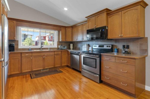 44 Ravenslea Crescent Se, Airdrie, AB - Indoor Photo Showing Kitchen With Stainless Steel Kitchen