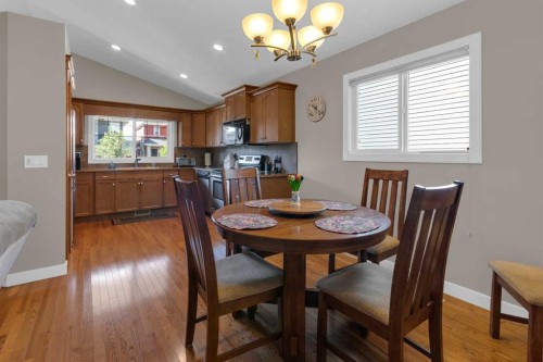 44 Ravenslea Crescent Se, Airdrie, AB - Indoor Photo Showing Dining Room