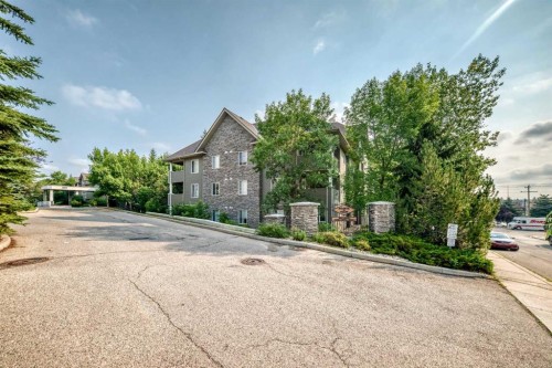 3425-3000 Millrise Point Sw, Calgary, AB - Outdoor