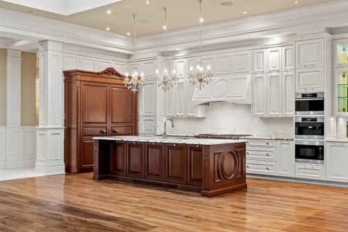 1020 Bel-Aire Drive Sw, Calgary, AB - Indoor Photo Showing Kitchen With Upgraded Kitchen