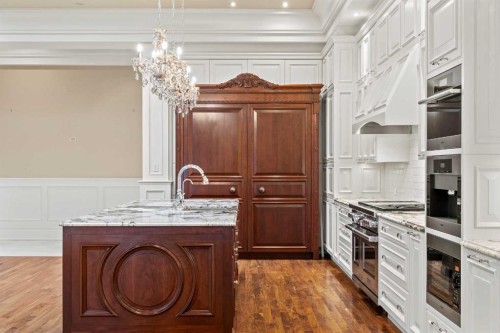 1020 Bel-Aire Drive Sw, Calgary, AB - Indoor Photo Showing Kitchen With Upgraded Kitchen