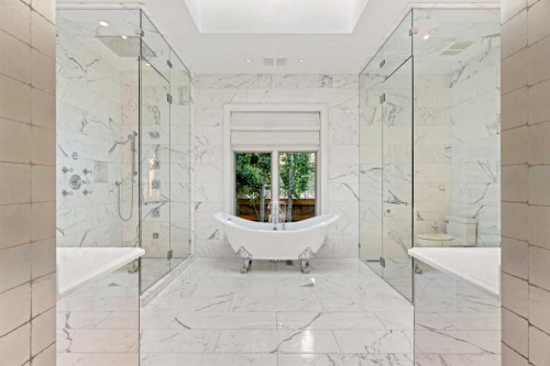 1020 Bel-Aire Drive Sw, Calgary, AB - Indoor Photo Showing Bathroom