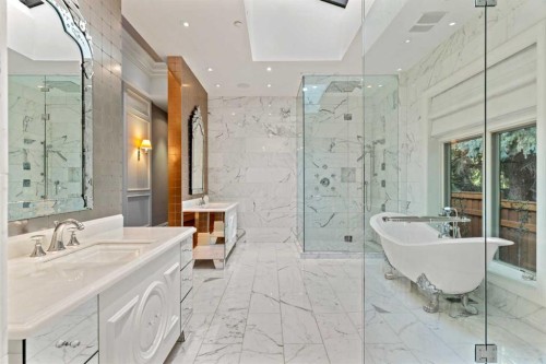 1020 Bel-Aire Drive Sw, Calgary, AB - Indoor Photo Showing Bathroom