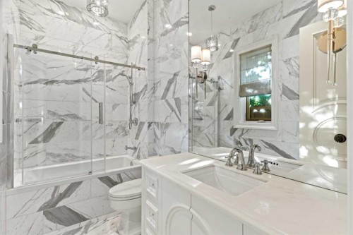 1020 Bel-Aire Drive Sw, Calgary, AB - Indoor Photo Showing Bathroom