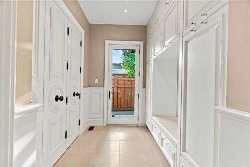 1020 Bel-Aire Drive Sw, Calgary, AB - Indoor Photo Showing Other Room