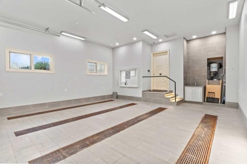 1020 Bel-Aire Drive Sw, Calgary, AB - Indoor Photo Showing Other Room