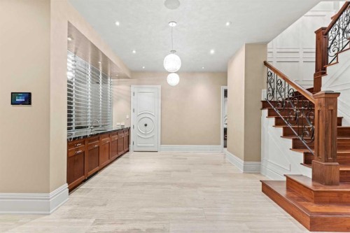 1020 Bel-Aire Drive Sw, Calgary, AB - Indoor Photo Showing Other Room