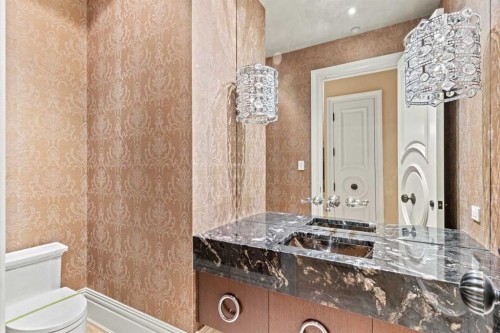 1020 Bel-Aire Drive Sw, Calgary, AB - Indoor Photo Showing Bathroom