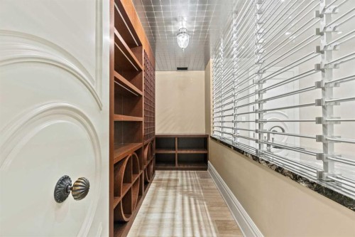 1020 Bel-Aire Drive Sw, Calgary, AB - Indoor Photo Showing Other Room