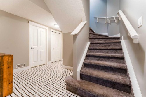 99 Springbluff Boulevard Sw, Calgary, AB - Indoor Photo Showing Other Room