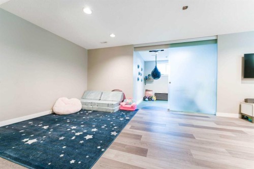 99 Springbluff Boulevard Sw, Calgary, AB - Indoor Photo Showing Other Room