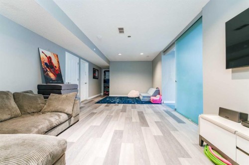 99 Springbluff Boulevard Sw, Calgary, AB - Indoor