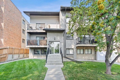 2-2407 17 Street SW Calgary, AB T2T 4M9