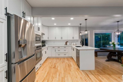 775 Strathcona Drive Sw, Calgary, AB - Indoor Photo Showing Kitchen With Upgraded Kitchen