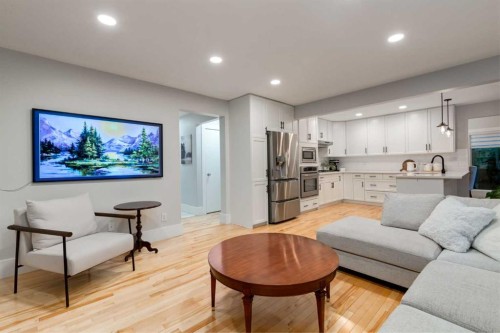 775 Strathcona Drive Sw, Calgary, AB - Indoor Photo Showing Living Room