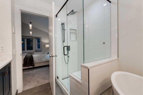 775 Strathcona Drive Sw, Calgary, AB - Indoor Photo Showing Bathroom