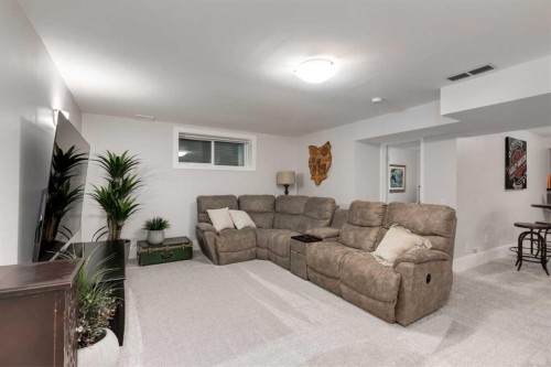 775 Strathcona Drive Sw, Calgary, AB - Indoor Photo Showing Living Room