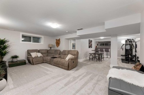 775 Strathcona Drive Sw, Calgary, AB - Indoor Photo Showing Living Room