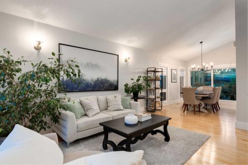 775 Strathcona Drive Sw, Calgary, AB - Indoor Photo Showing Living Room