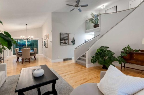 775 Strathcona Drive Sw, Calgary, AB - Indoor Photo Showing Living Room