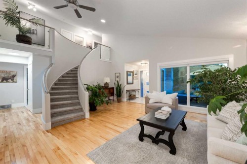 775 Strathcona Drive Sw, Calgary, AB - Indoor Photo Showing Living Room