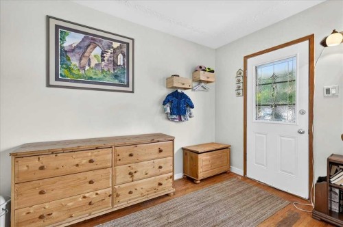 3911 1 Street Nw, Calgary, AB - Indoor