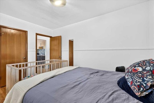 3911 1 Street Nw, Calgary, AB - Indoor Photo Showing Bedroom