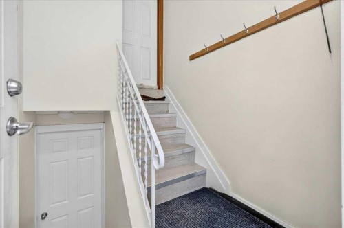 3911 1 Street Nw, Calgary, AB - Indoor Photo Showing Other Room