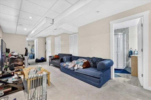3911 1 Street Nw, Calgary, AB - Indoor