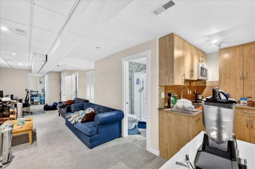 3911 1 Street Nw, Calgary, AB - Indoor