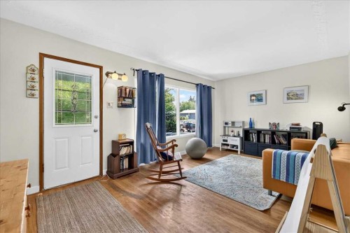 3911 1 Street Nw, Calgary, AB - Indoor