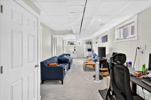 3911 1 Street Nw, Calgary, AB - Indoor Photo Showing Other Room