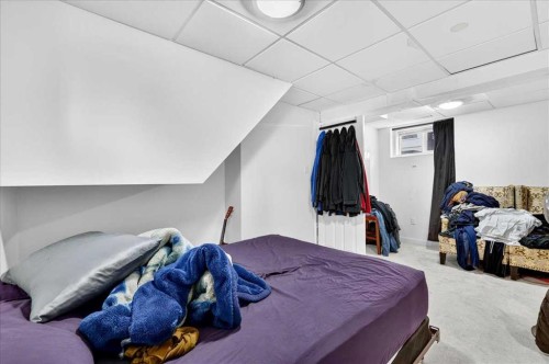 3911 1 Street Nw, Calgary, AB - Indoor Photo Showing Bedroom
