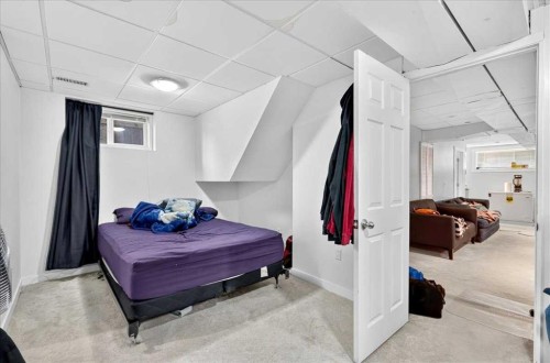 3911 1 Street Nw, Calgary, AB - Indoor Photo Showing Bedroom