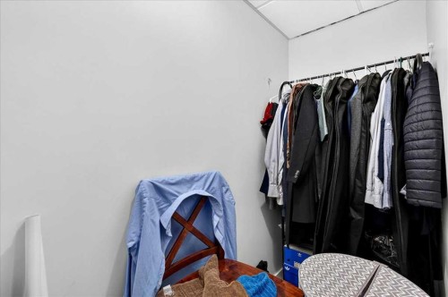 3911 1 Street Nw, Calgary, AB - Indoor With Storage